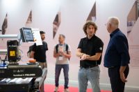 STAND_02